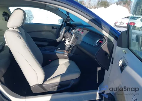 2010 Ford Mustang V6/V6 Premium z USA, uszkodzony, nr VIN 1ZVBP8AN3A5155754